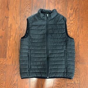 Women’s lightweight puffer vest black large